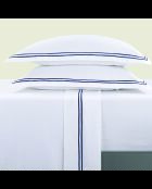 Parure petit drap plat + drap-housse + taies rectangles satin de coton Biarritz bleu foncé/blanc