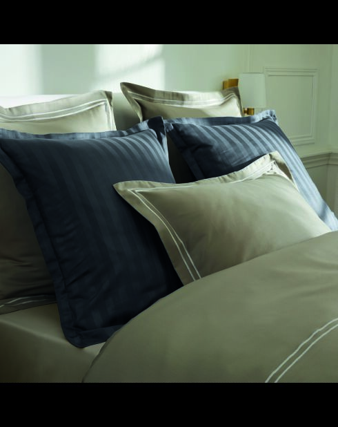 Parure housse de couette + taies carrées carrées satin de coton Biarritz blanc/taupe