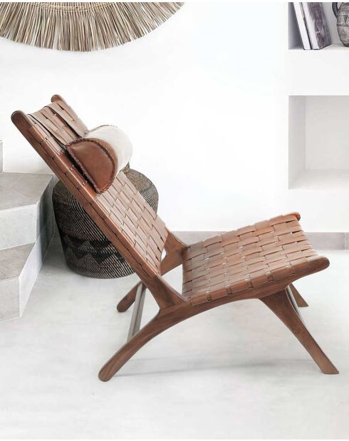 Fauteuil lounge dossier haut en teck et cuir California marron - 66x86x92 cm