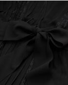 Langärmliges Kurzkleid mit V-Ausschnitt und Spitzeneinsätzen in Schwarz