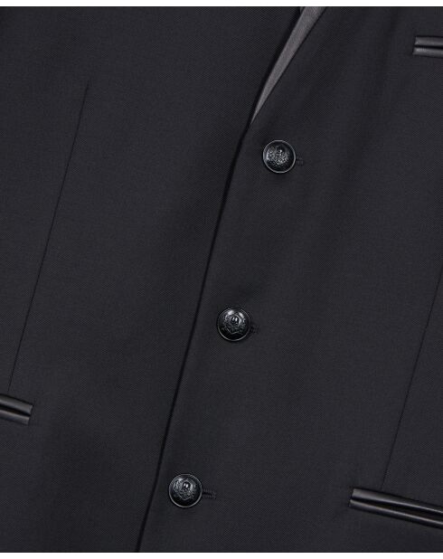 Schwarze kragenlose Anzugjacke