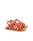 Rode sandalen met klaprozen en plagettes
