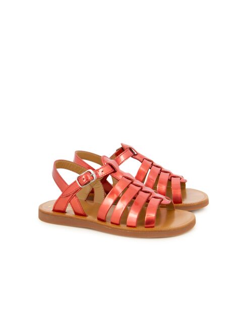 Rode sandalen met klaprozen en plagettes