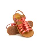 Rode sandalen met klaprozen en plagettes