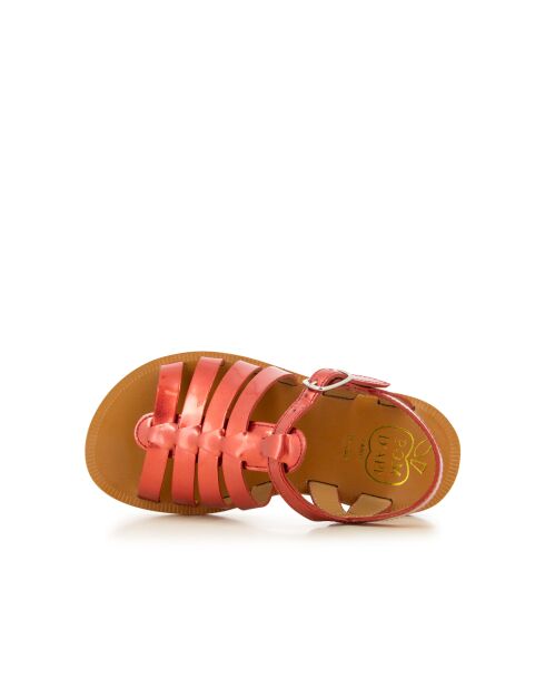 Rode sandalen met klaprozen en plagettes
