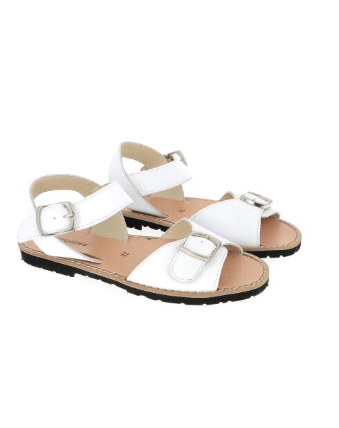 Sandalias Avarca de piel con hebilla blancas