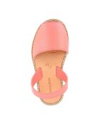 Rosafarbene Sandalen Avarca aus korallenrotem Leder