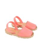 Rosafarbene Sandalen Avarca aus korallenrotem Leder