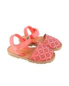 Avarca korallenrosa perforierte Ledersandalen mit Klettverschluss