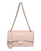SS26 RM 2213 Schultertasche aus puderfarbenem Leder, 16 x 27,5 x 7,5 cm