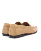 Beige instappers van glad Yoki leer