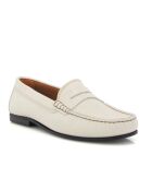 Lichtbeige loafers van generfd Yoki leer