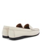 Lichtbeige loafers van generfd Yoki leer