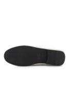 Lichtbeige loafers van generfd Yoki leer