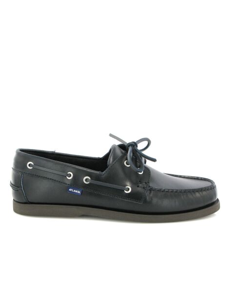 Marineblaue Bootsschuhe aus Leder mit Schnürung