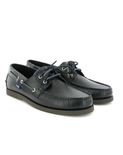 Marineblaue Bootsschuhe aus Leder mit Schnürung