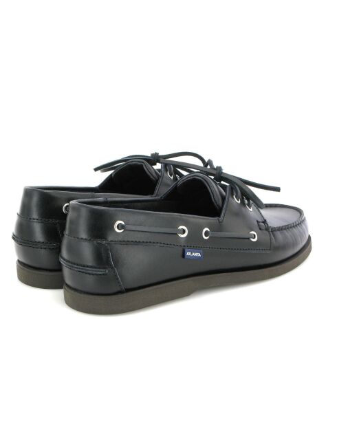 Marineblaue Bootsschuhe aus Leder mit Schnürung