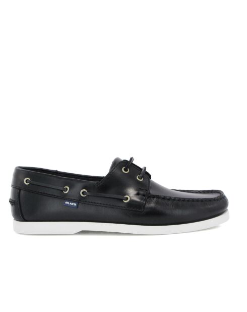 Marineblaue Bootsschuhe aus Leder mit Schnürung