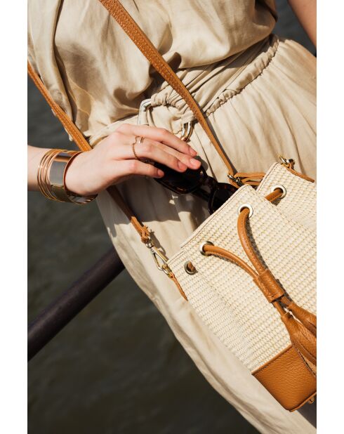 Livy Rafia Schultertasche aus kamelfarbenem Leder - 21,5x27x15cm