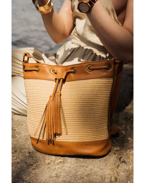 Cerise Rafia Schultertasche aus kamelfarbenem Leder - 33x28x14cm