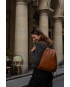 Mochila Sadie de piel camel - 45X25X5cm