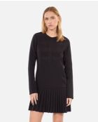 Schwarzes plissiertes kurzes Kleid