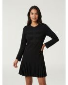 Schwarzes plissiertes kurzes Kleid