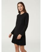 Schwarzes plissiertes kurzes Kleid