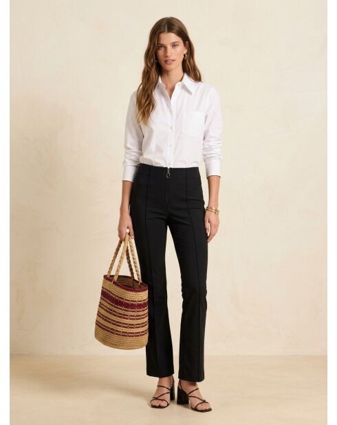 Wit shirt met klassieke kraag en lange mouwen