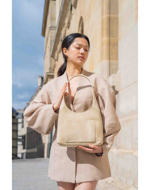 Cremefarbene Schultertasche Calma aus Leder - 26x31x5 cm