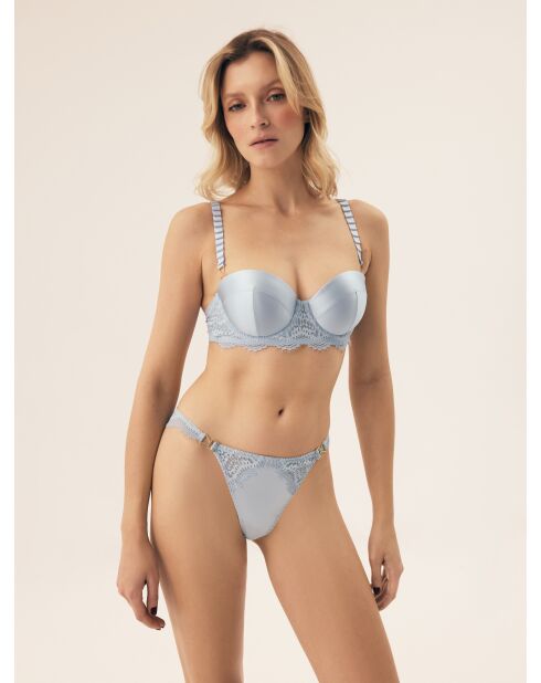 Heldere lichtblauwe string