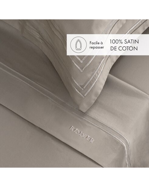 Bel set di maxi lenzuola quadrate in raso di cotone tortora