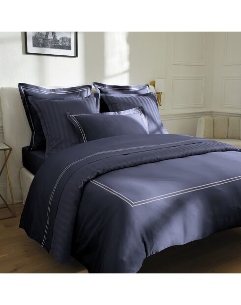 Mooi wit/donkerblauw laken van katoensatijn