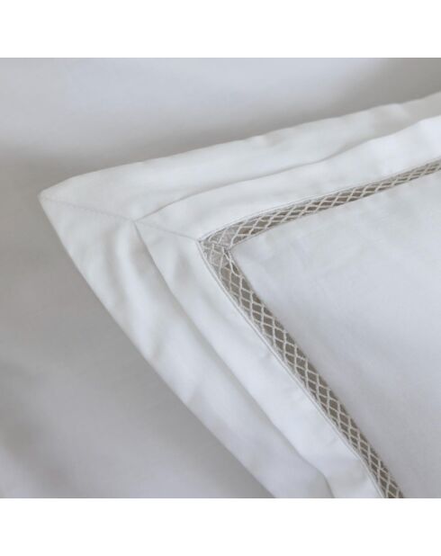Taie d'oreiller en satin brodé Dolly blanche