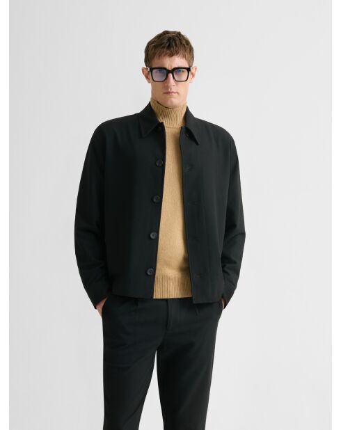 Schwarze Fluidjacke im Overshirt-Stil