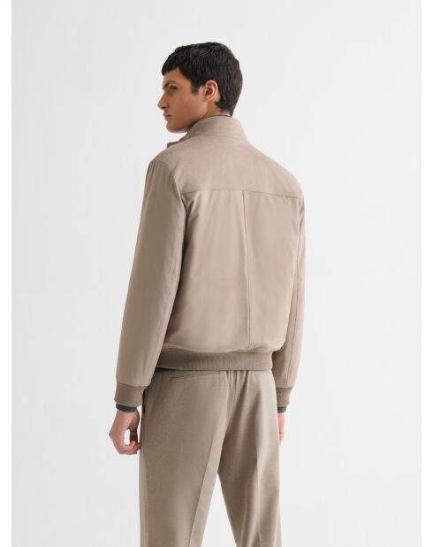Beigefarbene Wildlederjacke mit Stehkragen