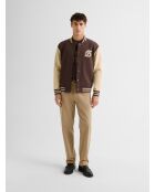 Giacca marrone con bottoni regolari