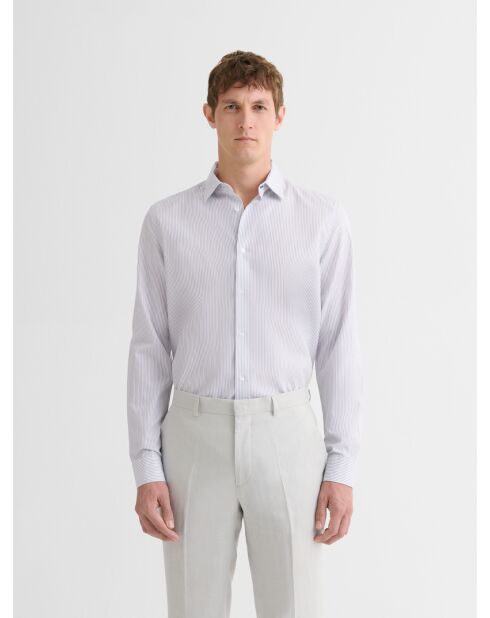 Weißes gestreiftes Slimshirt ohne Bügeln