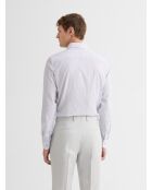 Weißes gestreiftes Slimshirt ohne Bügeln