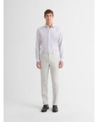 Weißes gestreiftes Slimshirt ohne Bügeln