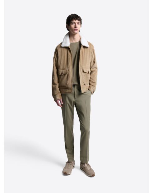 Camelkleurige fluwelen jas met sherpakraag