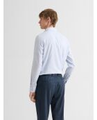 Slank shirt zonder strijken met lichtblauw patroon