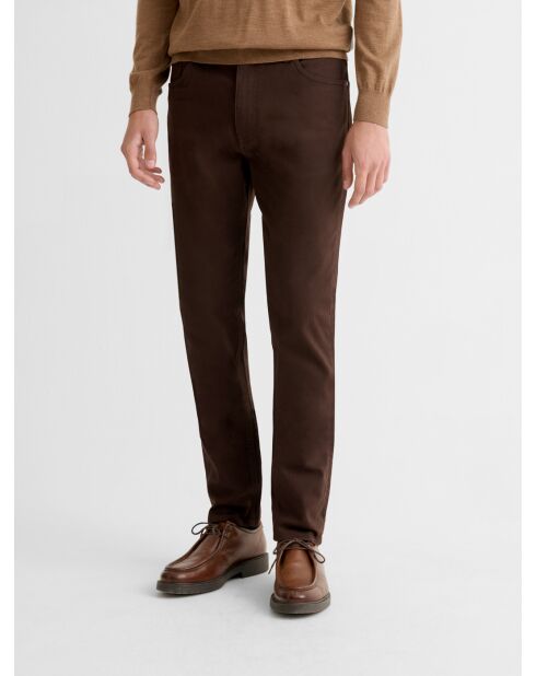Schmale Stretchjeans in Kakaobraun