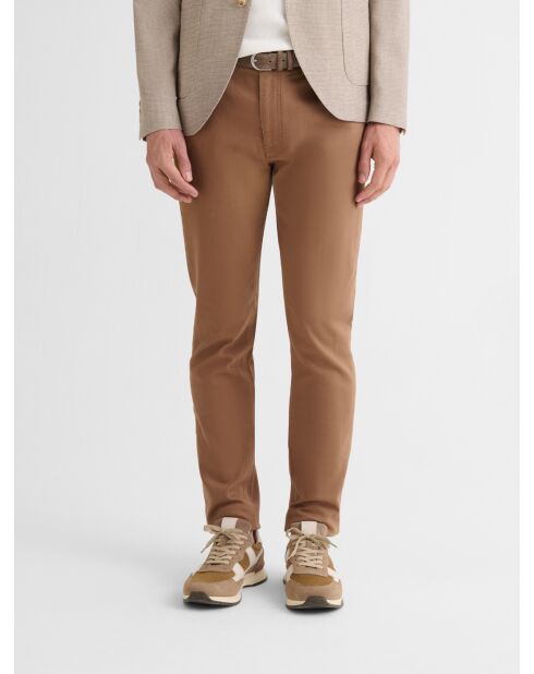 Camelfarbene, schmal geschnittene Stretchjeans