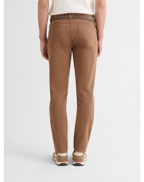 Camelfarbene, schmal geschnittene Stretchjeans
