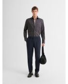 Slank katoenen shirt met marineblauw patroon