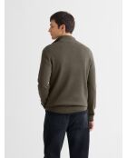 Maglione color tabacco con zip e collo a imbuto