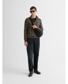 Maglione color tabacco con zip e collo a imbuto