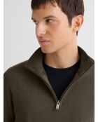 Maglione color tabacco con zip e collo a imbuto