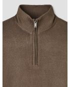 Maglione color tabacco con zip e collo a imbuto